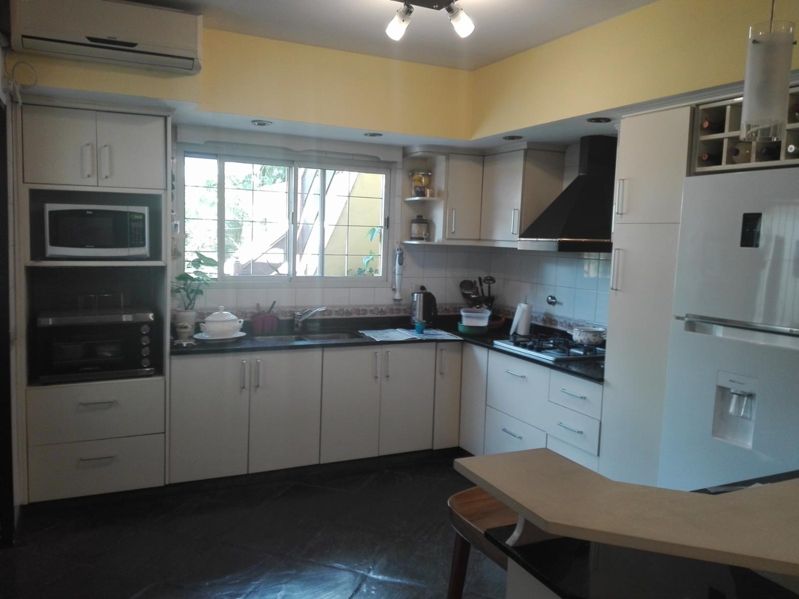 Hermoso chalet de 5 ambientes en 2 plantas.