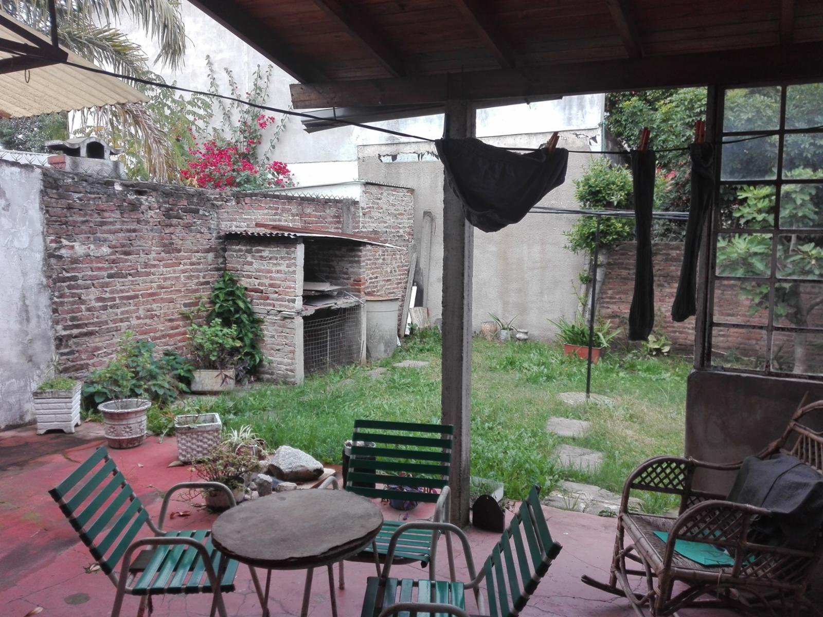 Castelar norte. Dos casas separadas de 3 ambientes cada una. Ideal 2 familias. — foto 4