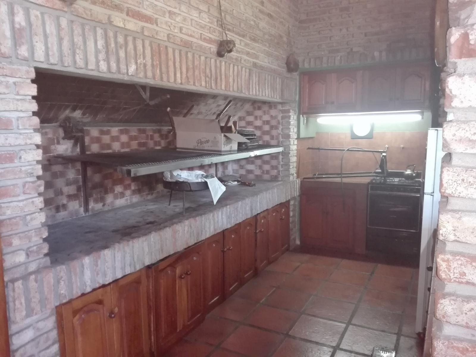 Espectacular casa quinta sobre 1600M2. De parque con quincho y piscina — foto 5