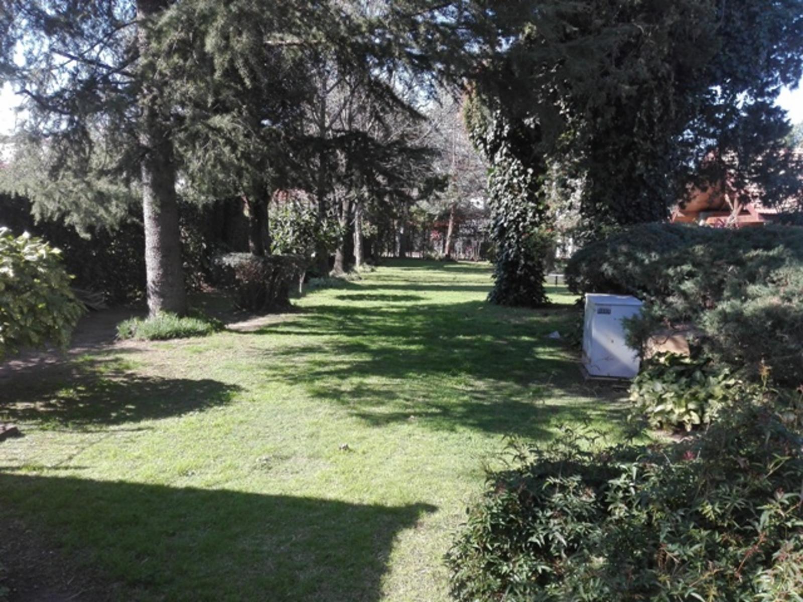 Espectacular casa quinta sobre 1600M2. De parque con quincho y piscina — foto 7
