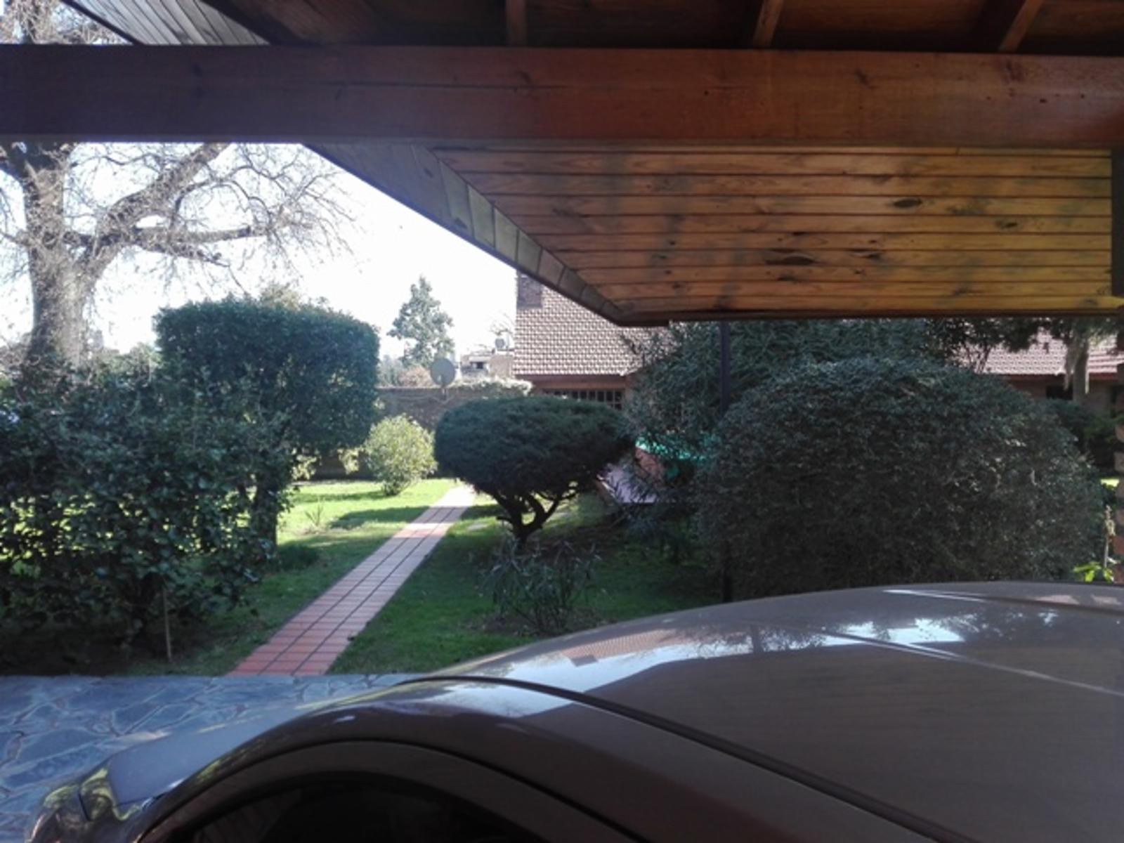 Espectacular casa quinta sobre 1600M2. De parque con quincho y piscina — foto 8