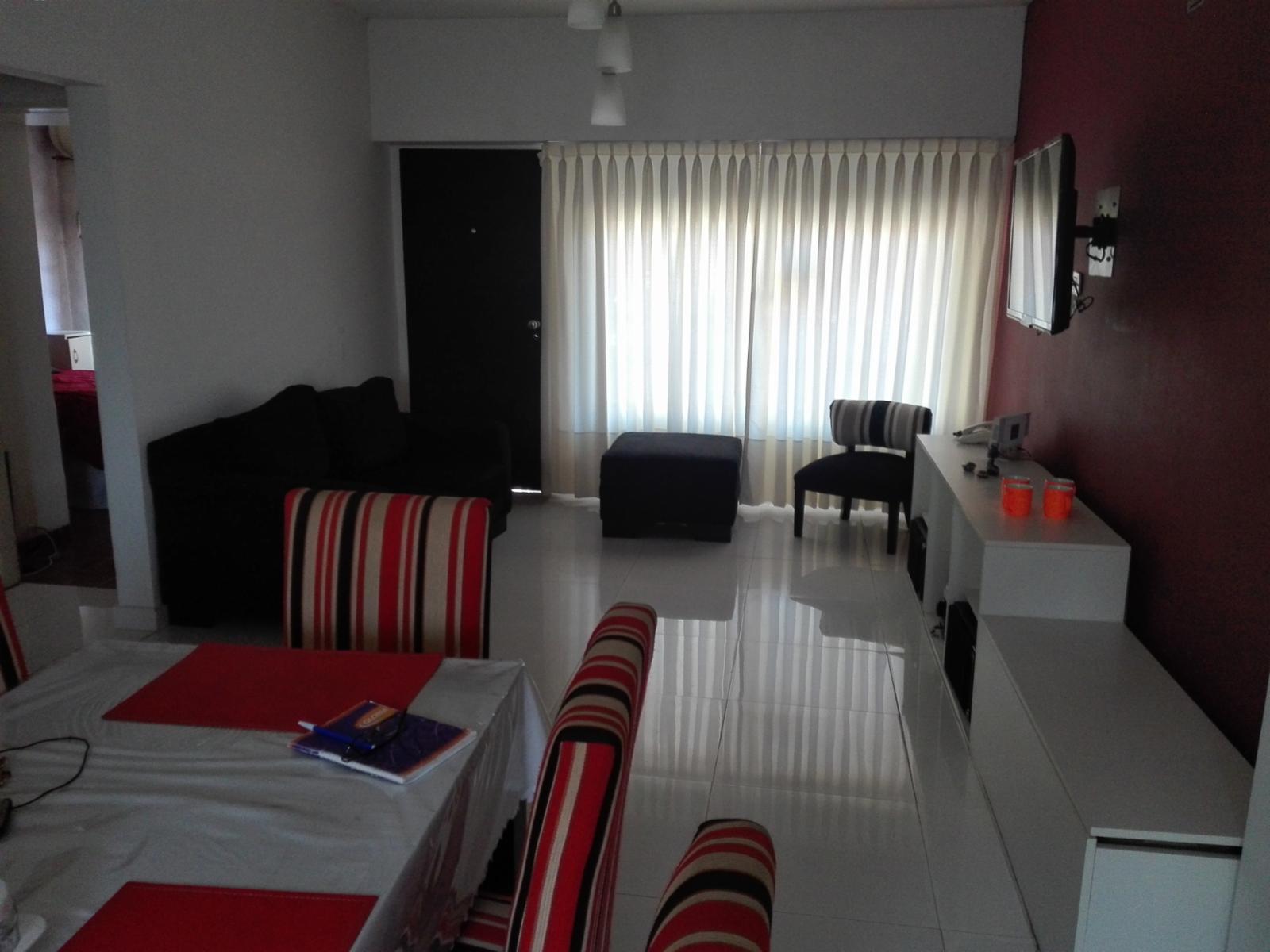 Muy buena casa americana de 3 AMB. Impecable estado.