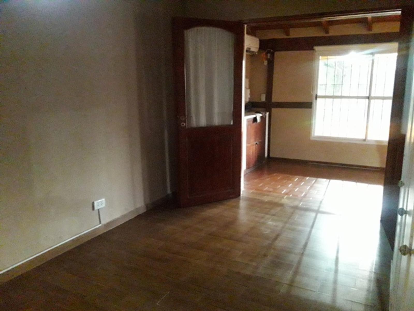 Casa de 4 AMB tipo chale EN IMPECABLE ESTADO. — foto 3