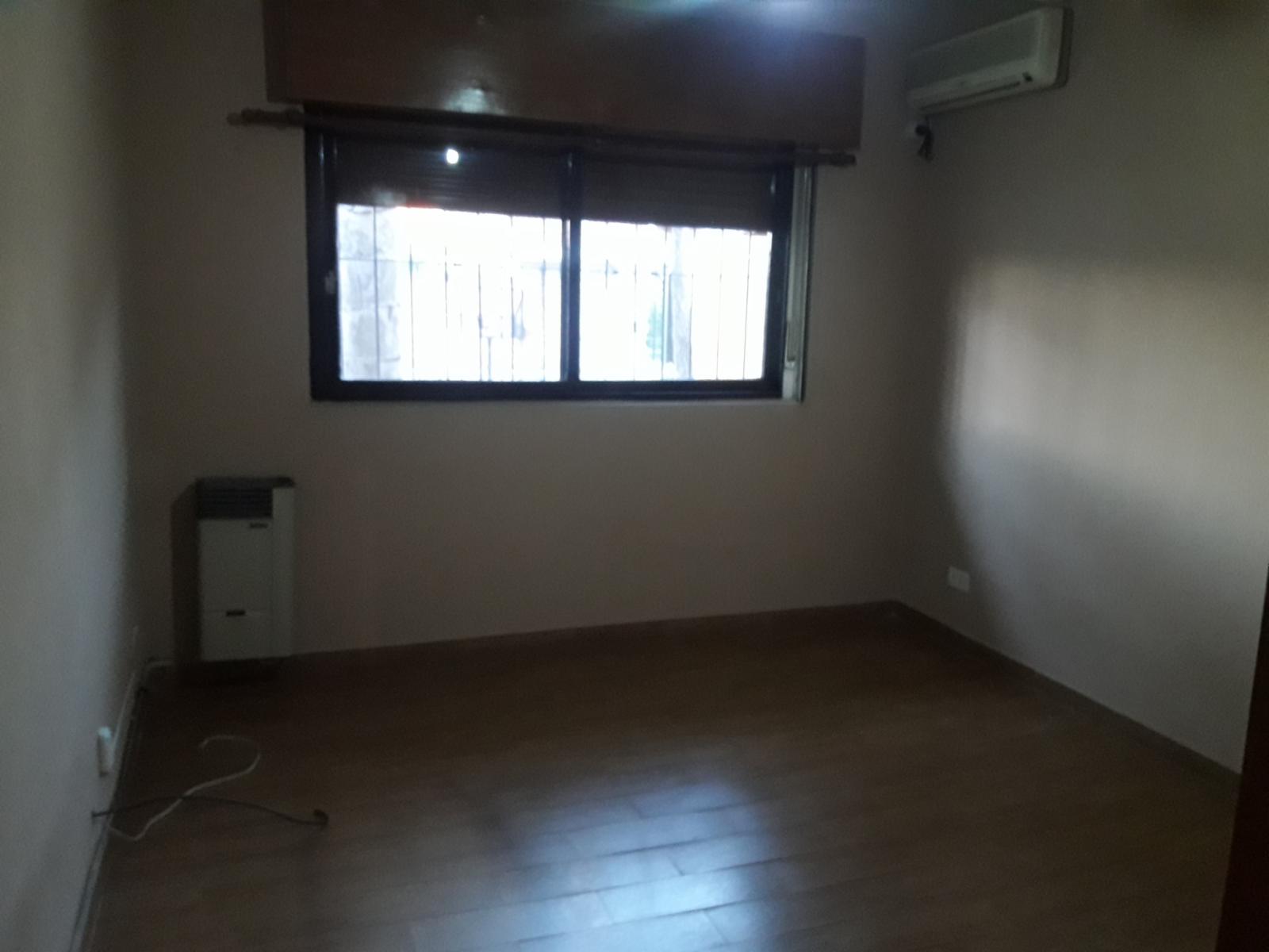 Casa de 4 AMB tipo chale EN IMPECABLE ESTADO. — foto 4
