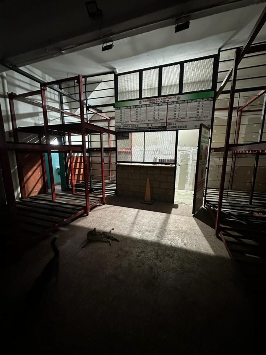 ALQUILER IMPORTANTE LOCAL COMERCIAL CON ENTRADA POR DOS CALLES - 1