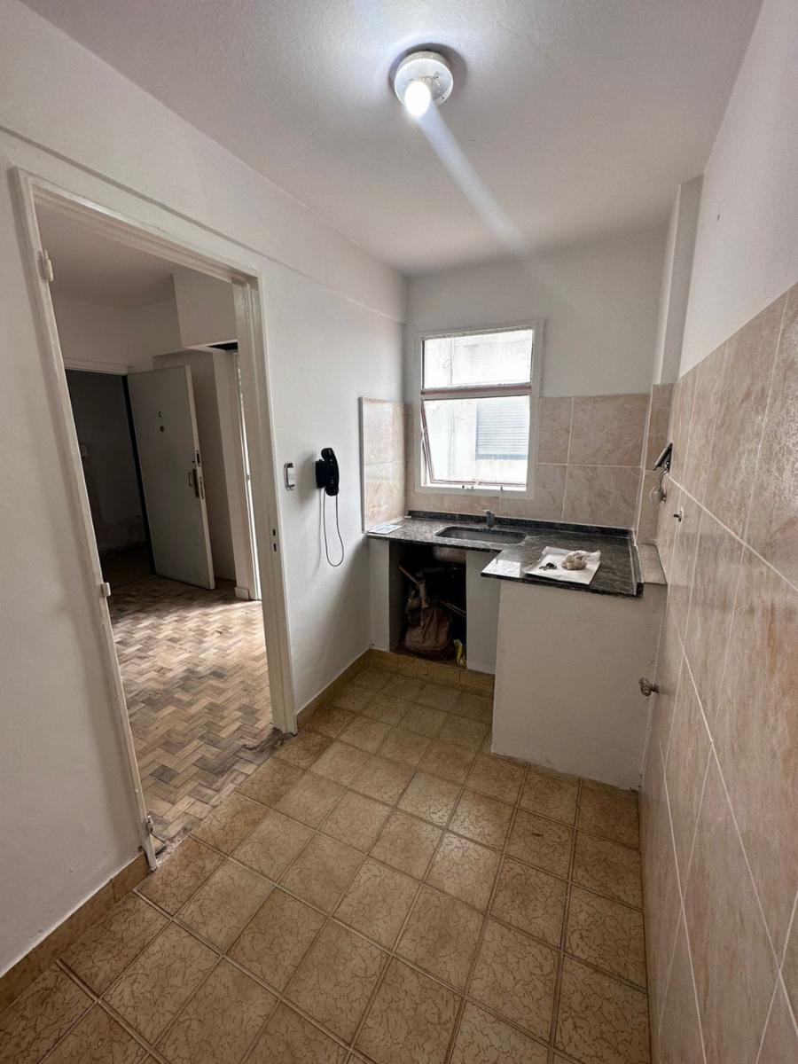 VENTA DEPARTAMENTO DOS AMBIENTES. EXCELENTE UBICACION — foto 3