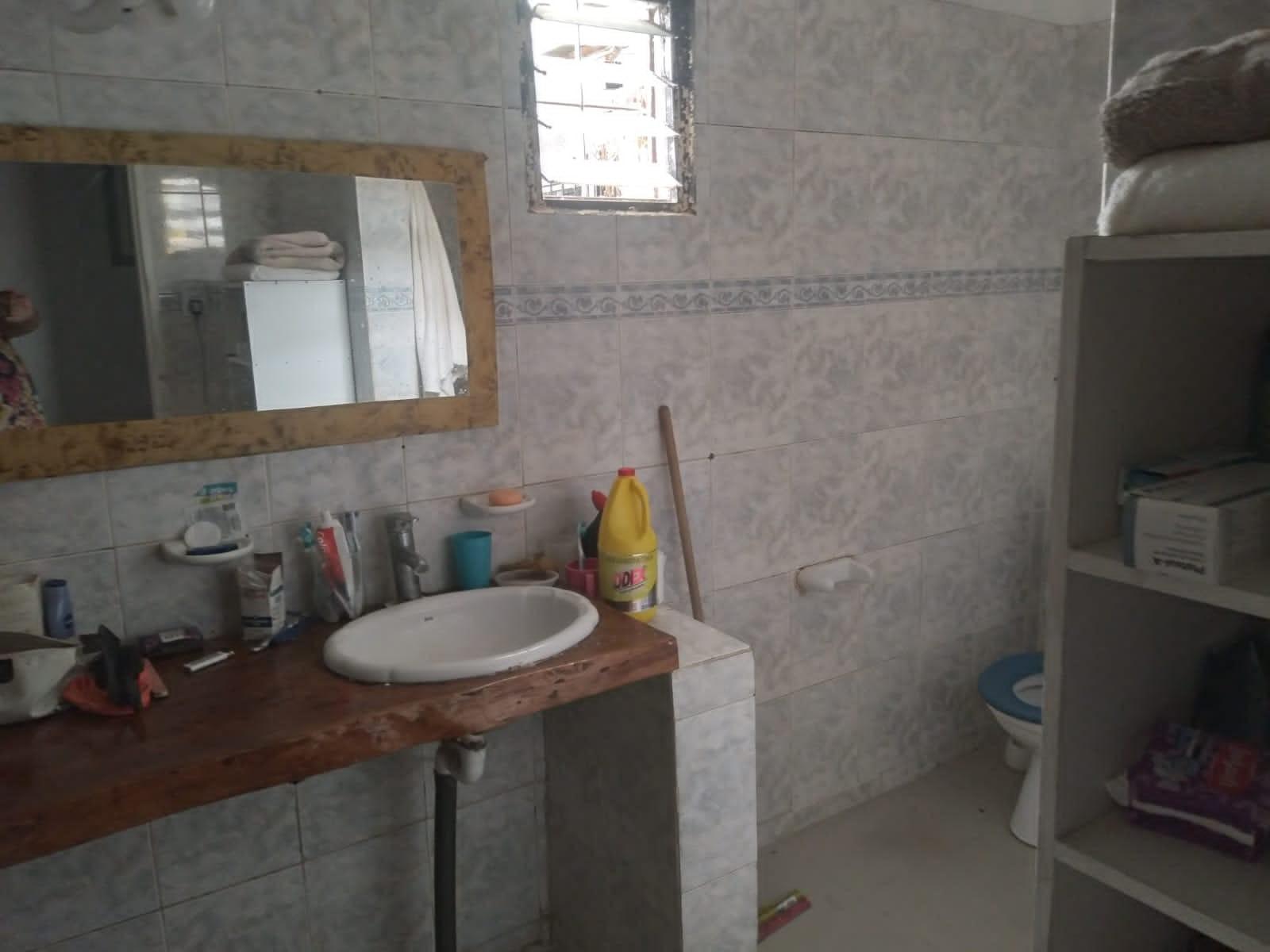 VENTA OPORTUNIDAD LOTE CON TRES PROPIEDADES. IDEAL VARIAS FAMILIAS — foto 3
