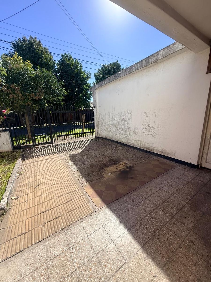 VENTA PROPIEDAD DOS AMBIENTES . ADEMÁS DPTO AL FONDO
