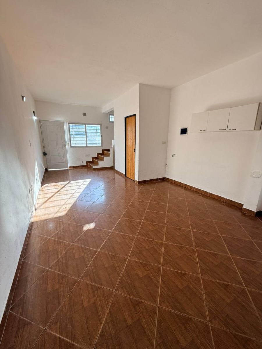 ALQUILER DUPLEX 3 AMBIENTES CON COCHERA - 2