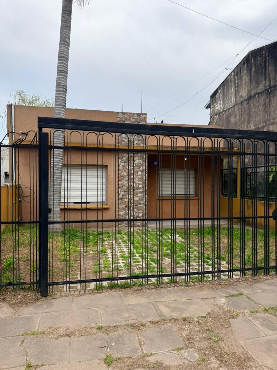 ALQUILER CASA 3 AMBIENTES, CON ENTRADA PARA AUTO - 3