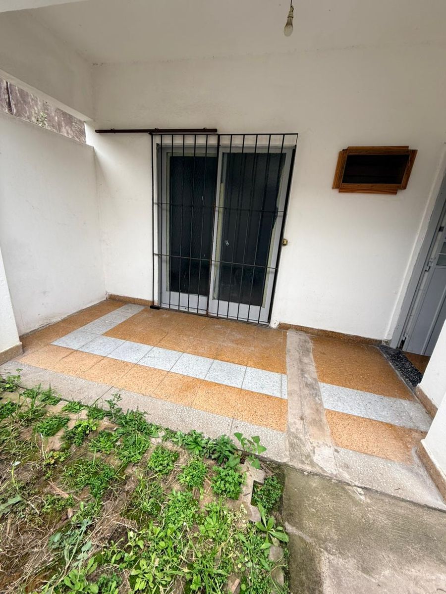 ALQUILER CASA 3 AMBIENTES, CON ENTRADA PARA AUTO - 17
