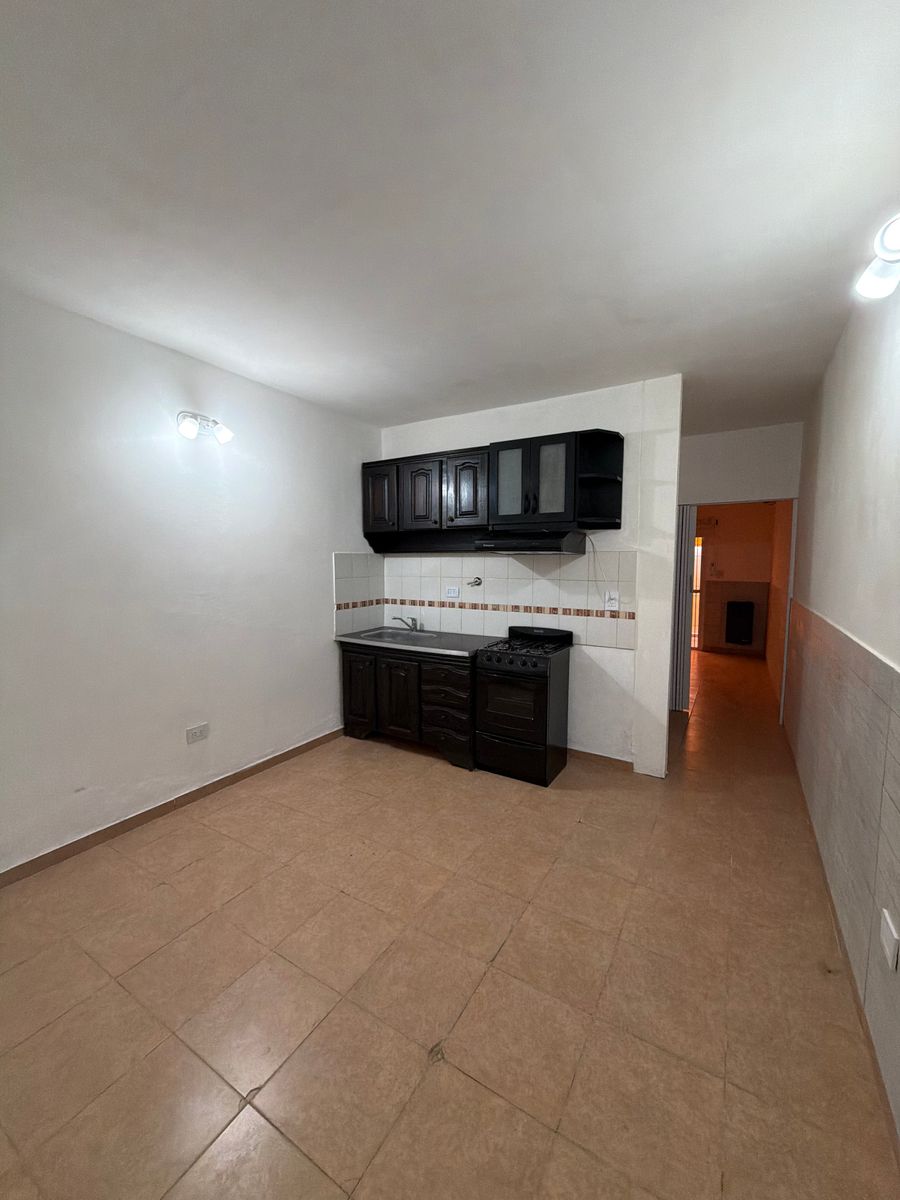 ALQUILER DPTO DOS AMBIENTES EN PLANTA BAJA CON PATIO. - 2