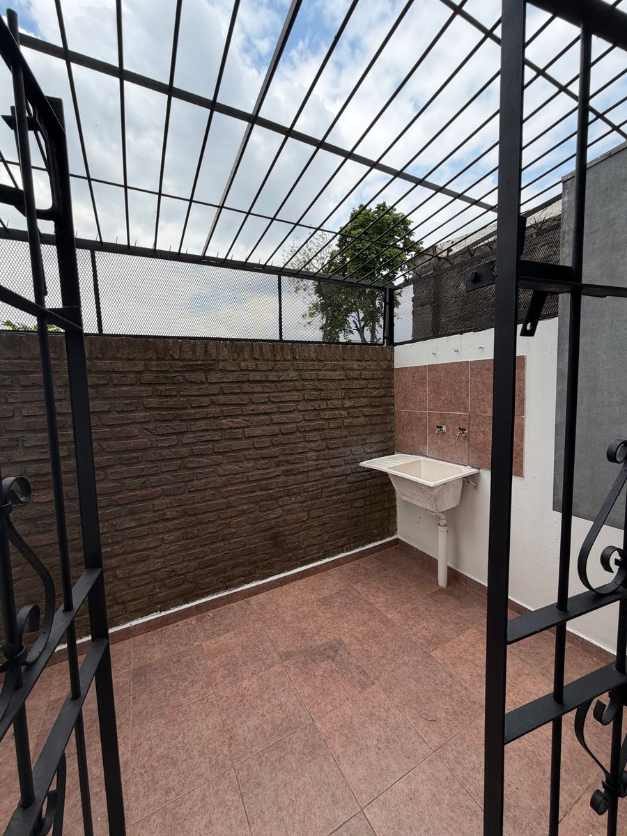 ALQUILER DPTO DOS AMBIENTES CON PATIO - 10