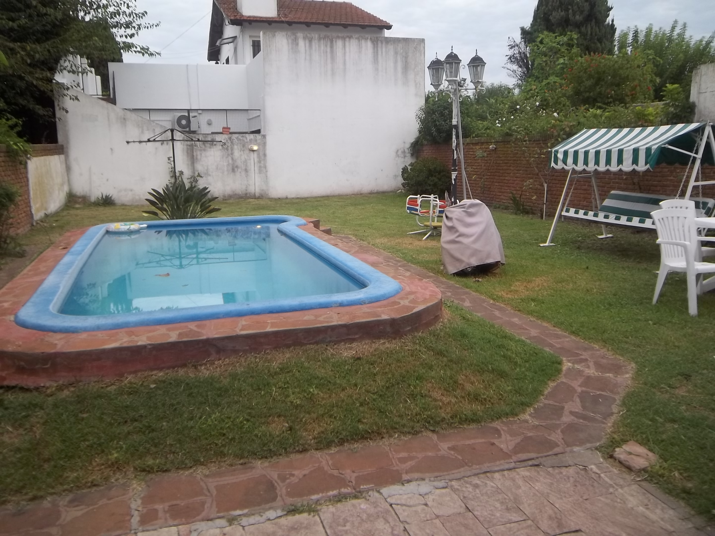 Hermosa propiedad en Parque Quirno- Permuta. Buena zona — foto 8