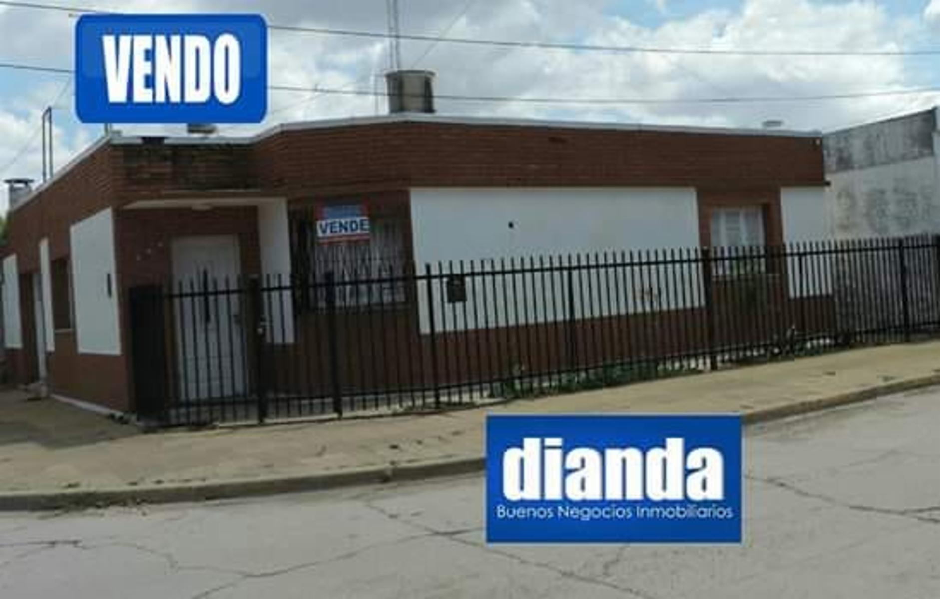 Hermosa Casa en Venta a una cuadra de la Plaza Principal - 1