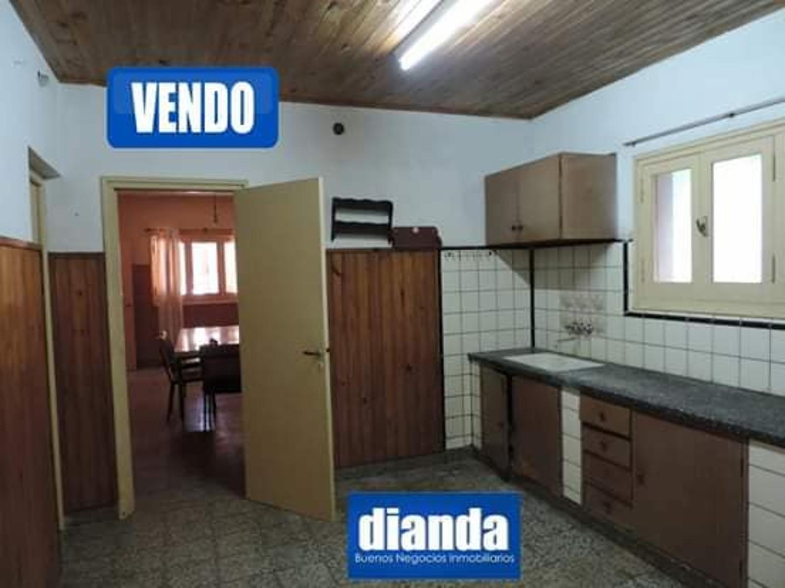Hermosa Casa en Venta a una cuadra de la Plaza Principal - 2