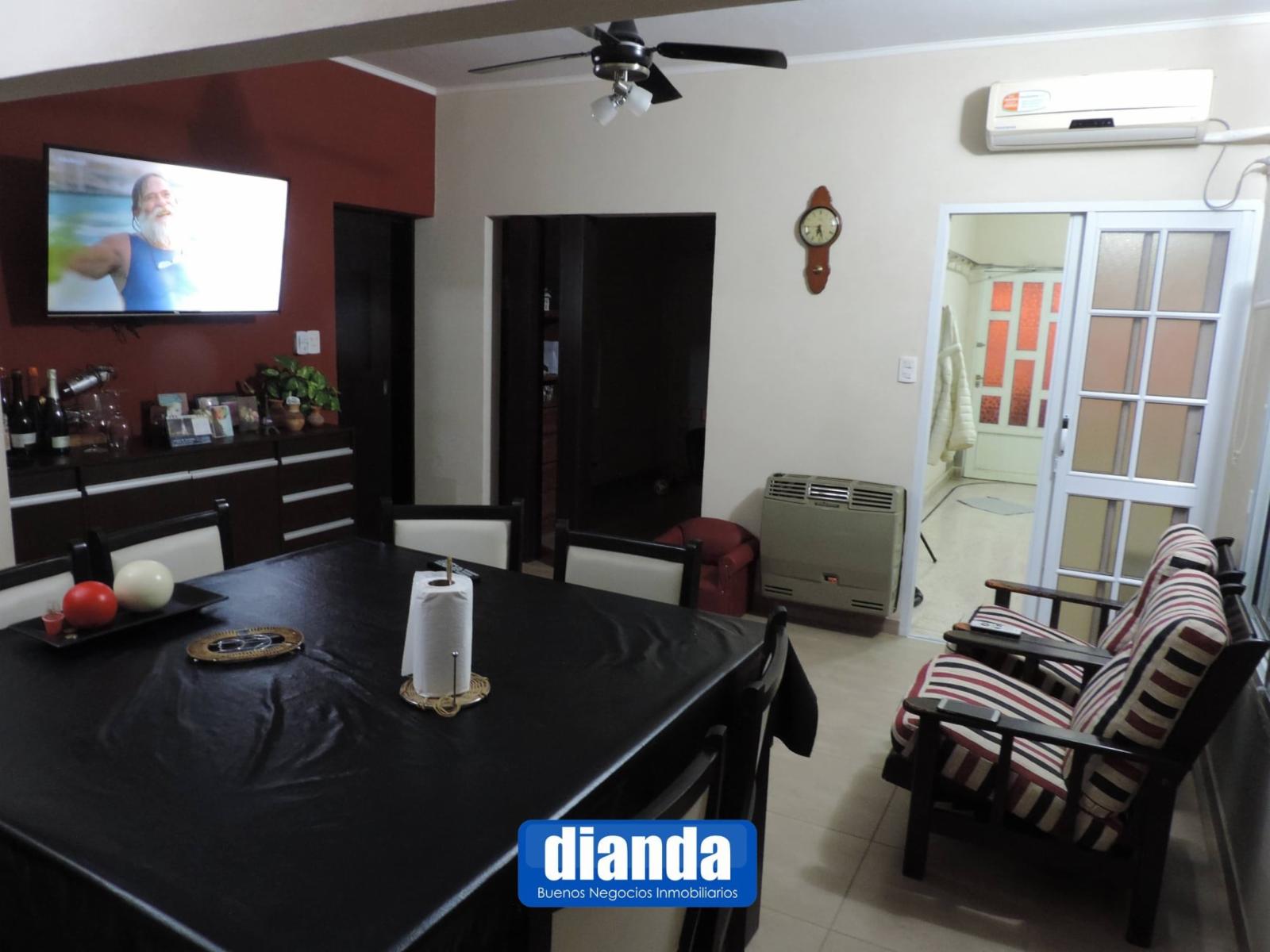 Casa de 2 dormitorios con quincho y galeria - 1