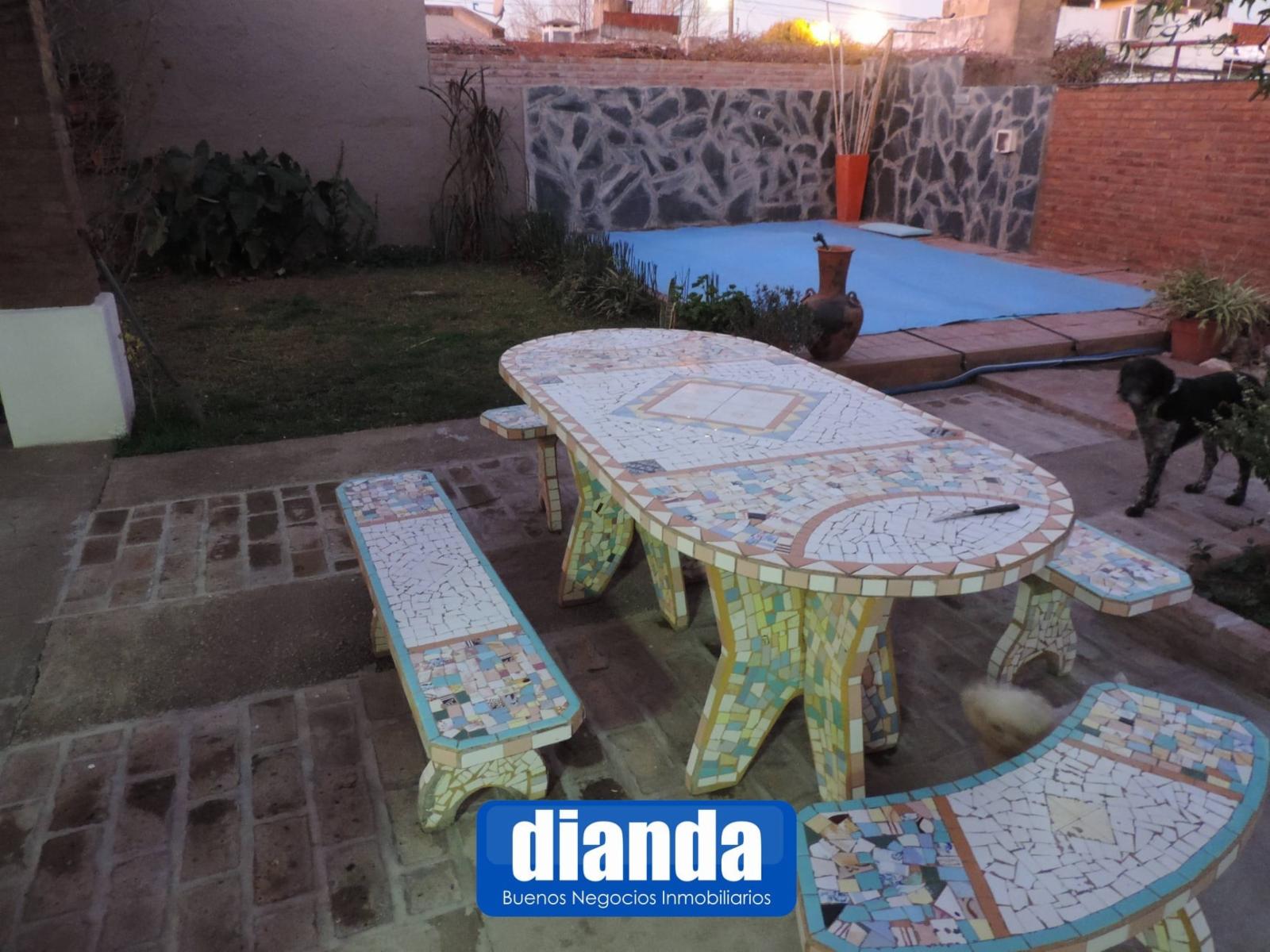 Casa de 2 dormitorios con quincho y galeria - 3