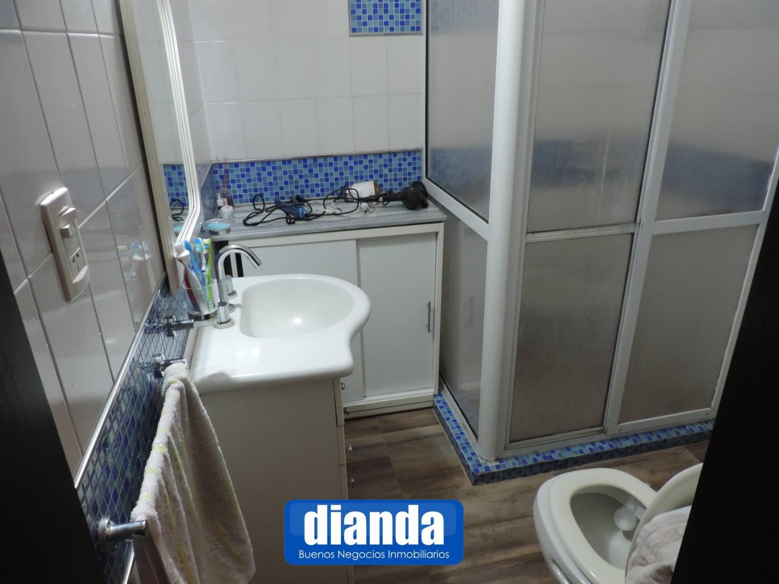 Casa de 2 dormitorios con quincho y galeria - 7