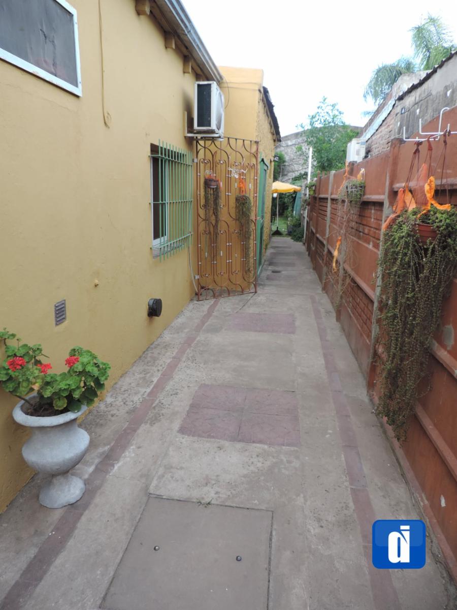 Excelente Propiedad con local al frente -Zona Centro - 5