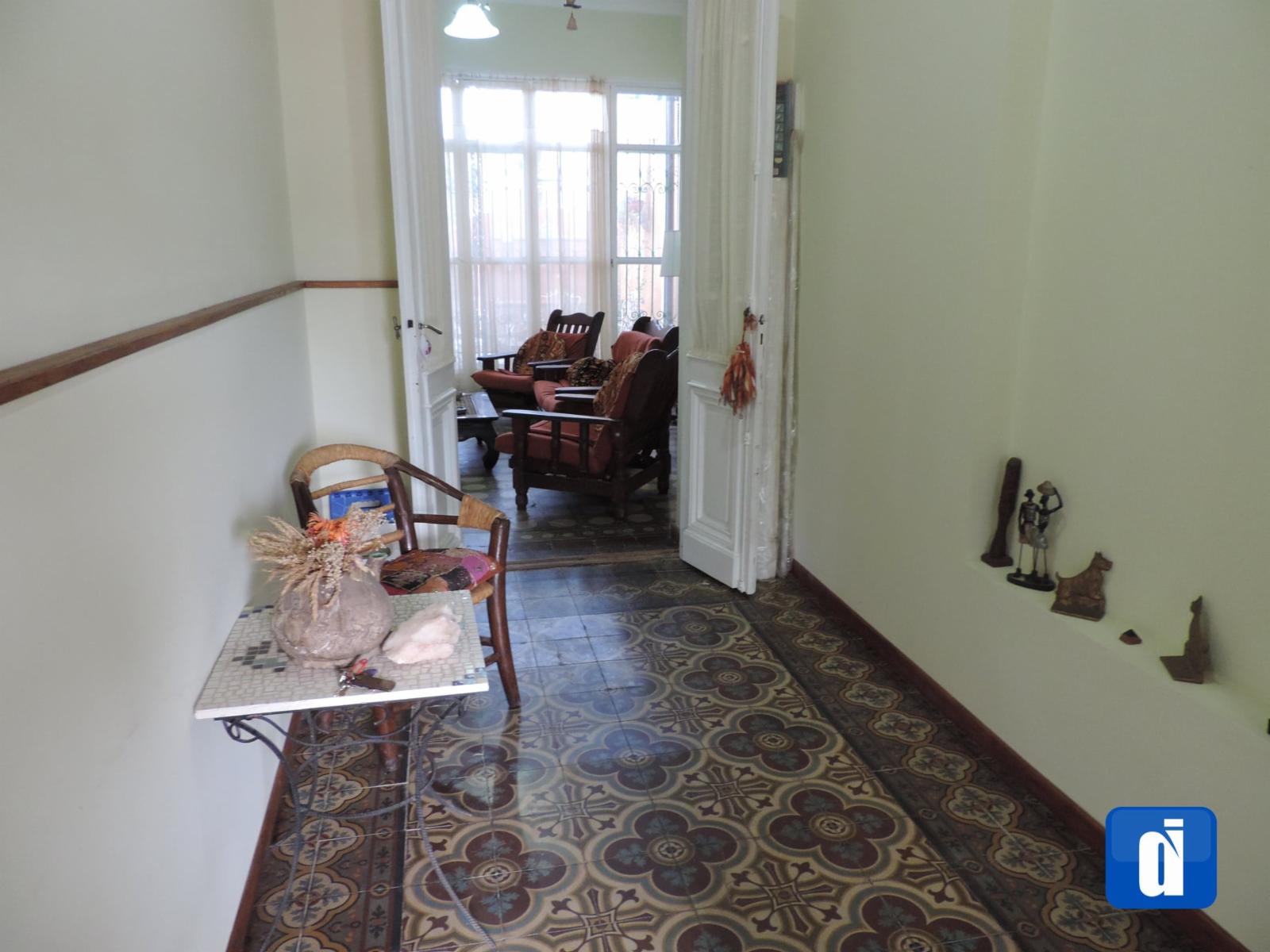 Excelente Propiedad con local al frente -Zona Centro - 7