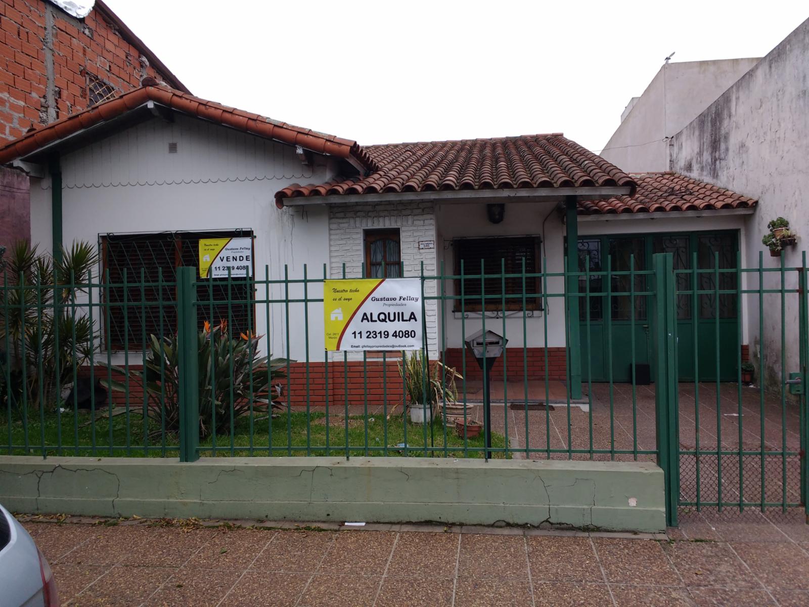 Venta casa chalet 2 dormitorios cochera parque quincho en San Antonio de Padua