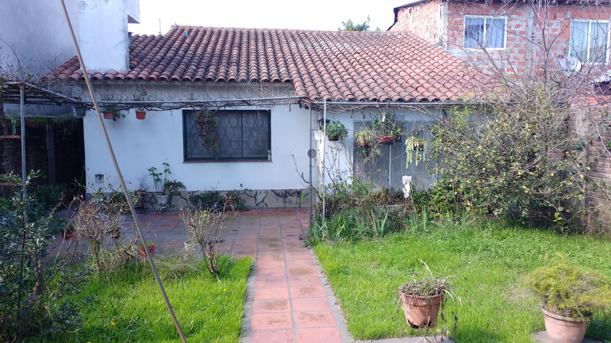 Venta casa chalet 2 dormitorios cochera parque quincho en San Antonio de Padua — foto 9