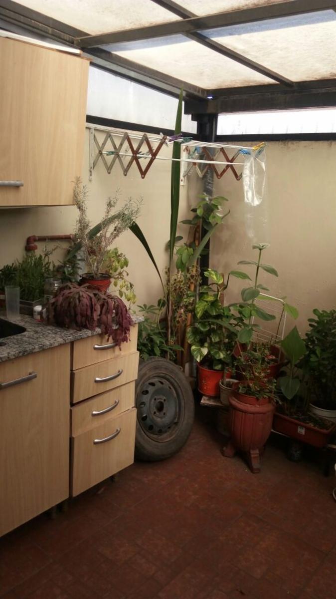 Venta dúplex 3 ambientes 2 dormitorios espacio cochera muy buen estado en Lomas del Mirador — foto 3