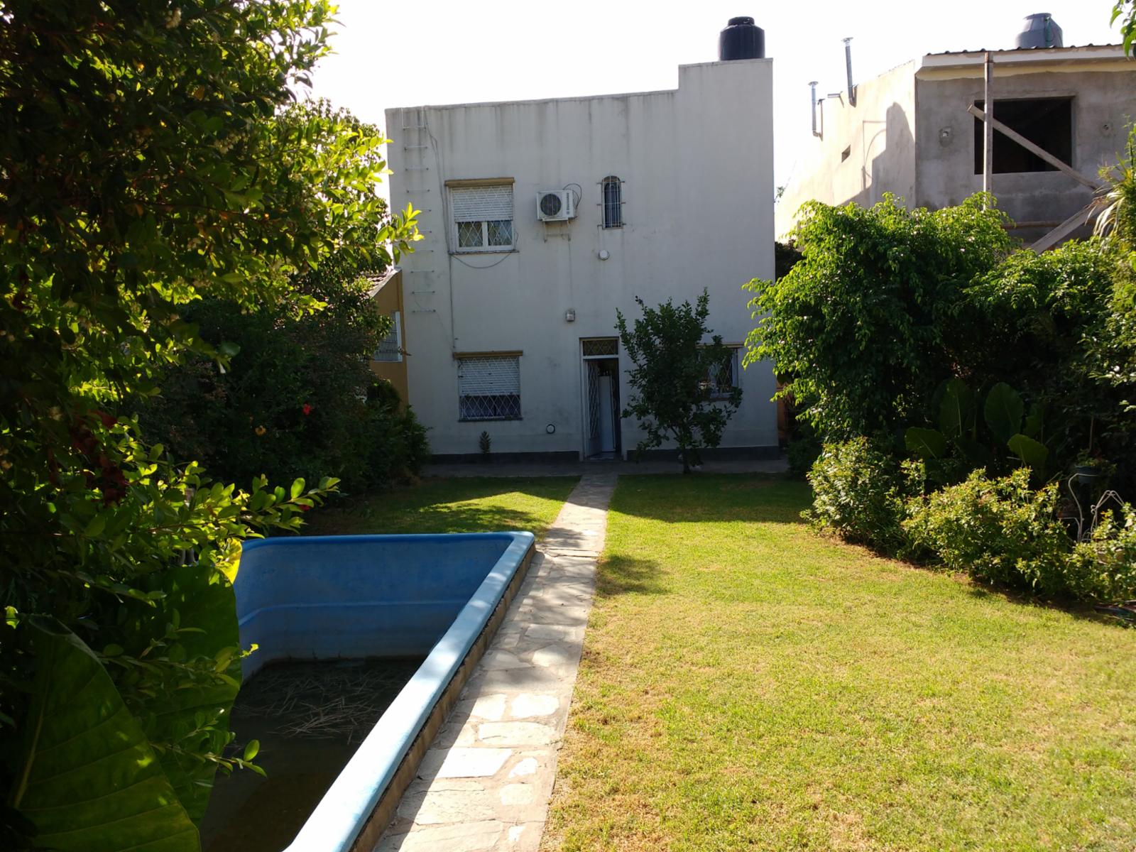 Venta casa 2 pisos 6 ambientes 4 dormitorios doble cochera pileta en San Antonio de Padua — foto 7
