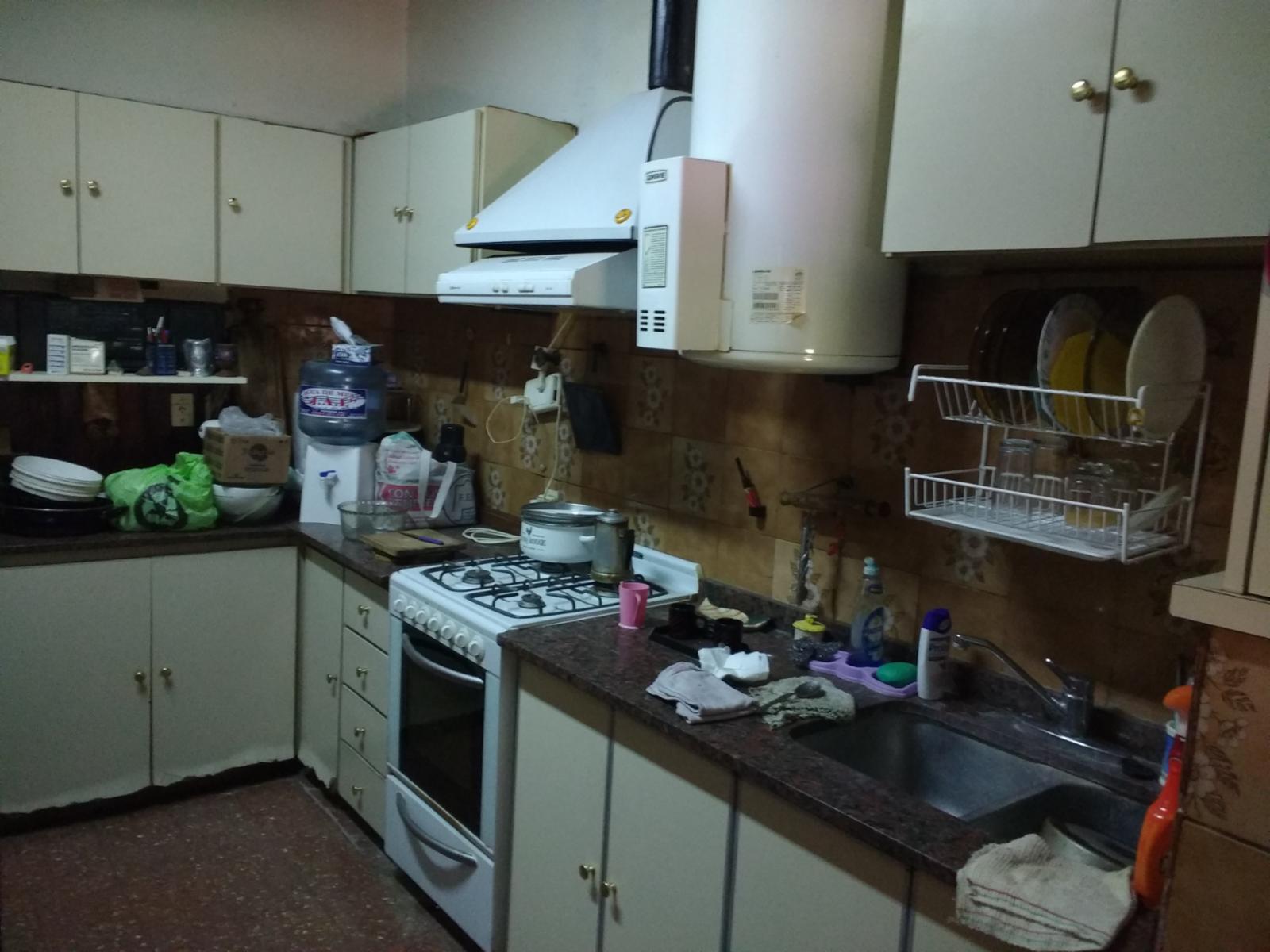 Venta casa 4 ambientes 2 dormitorios cochera cubierta 4 autos en Ituzaingó — foto 3