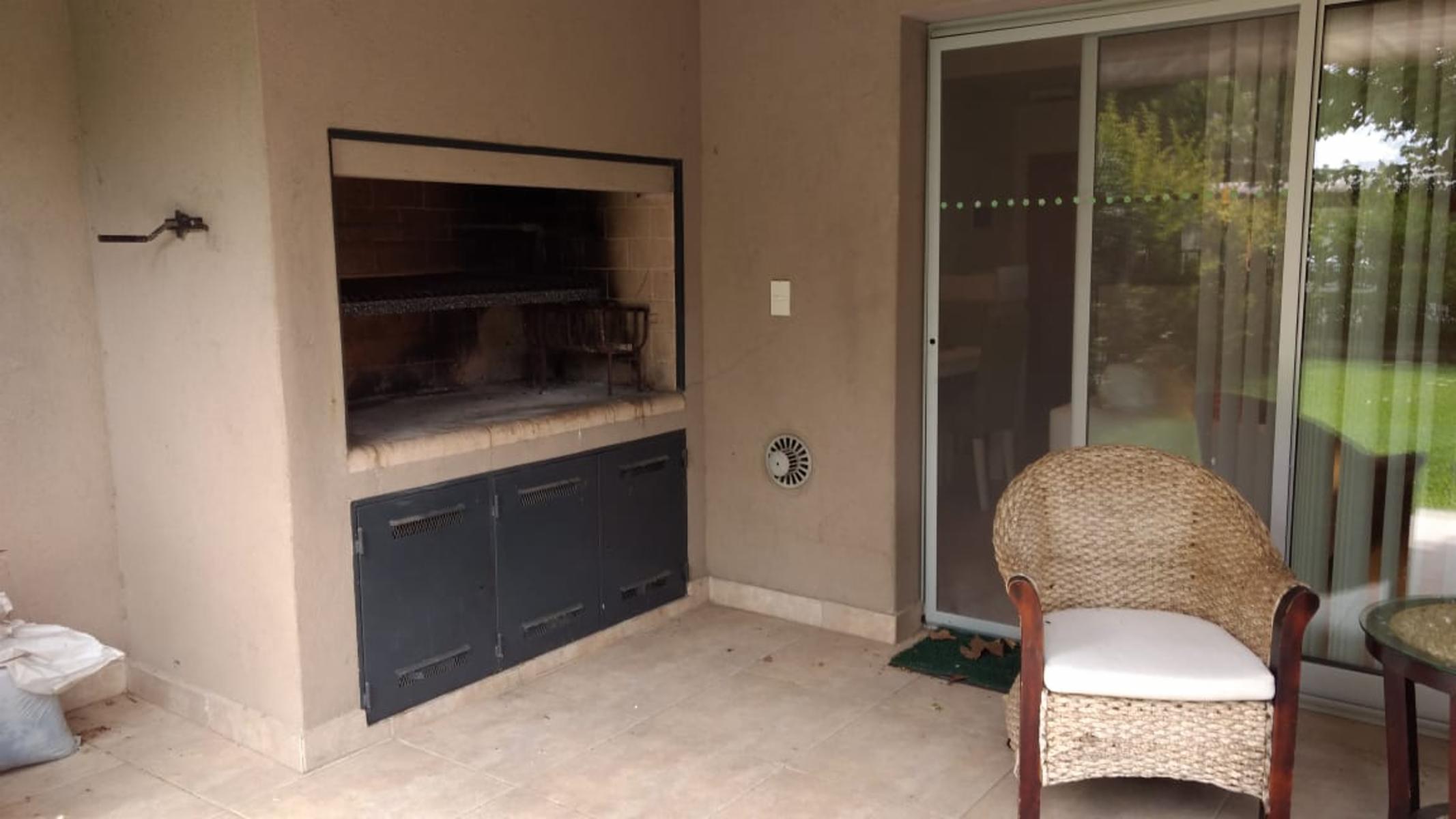 Venta Departamento Dormie PB 3 ambientes 2 dormitorios galeria parrilla jardin cochera en CC El Nacional — foto 5