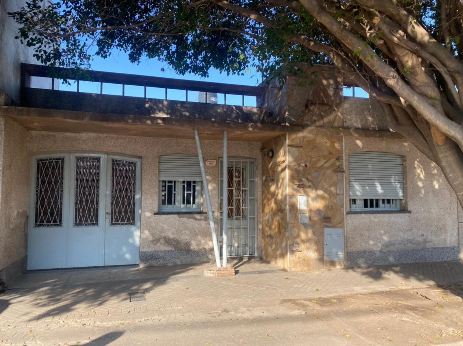 Dorrego 4461-casa al frente