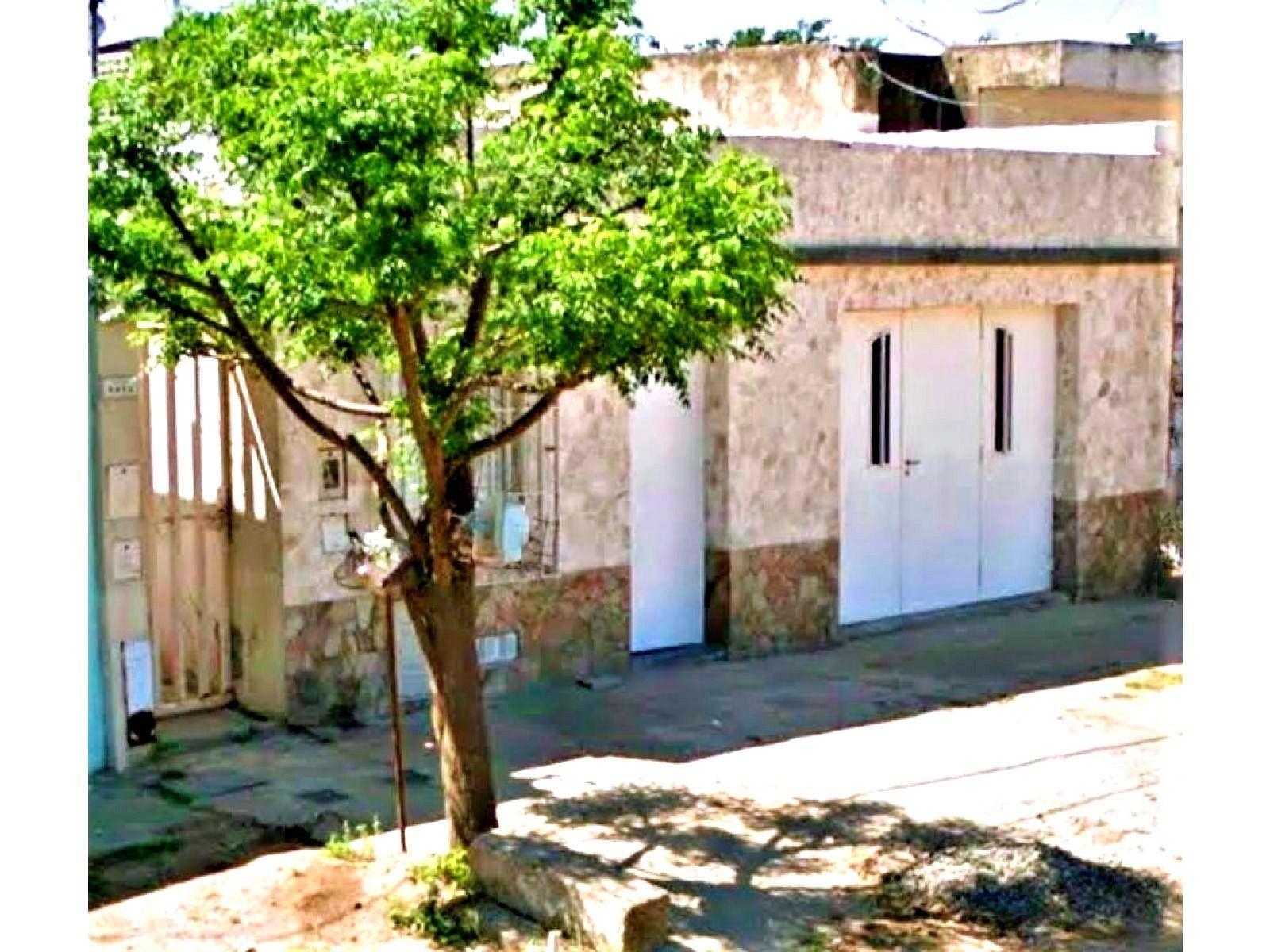 Paraguay 6035 -casa al frente