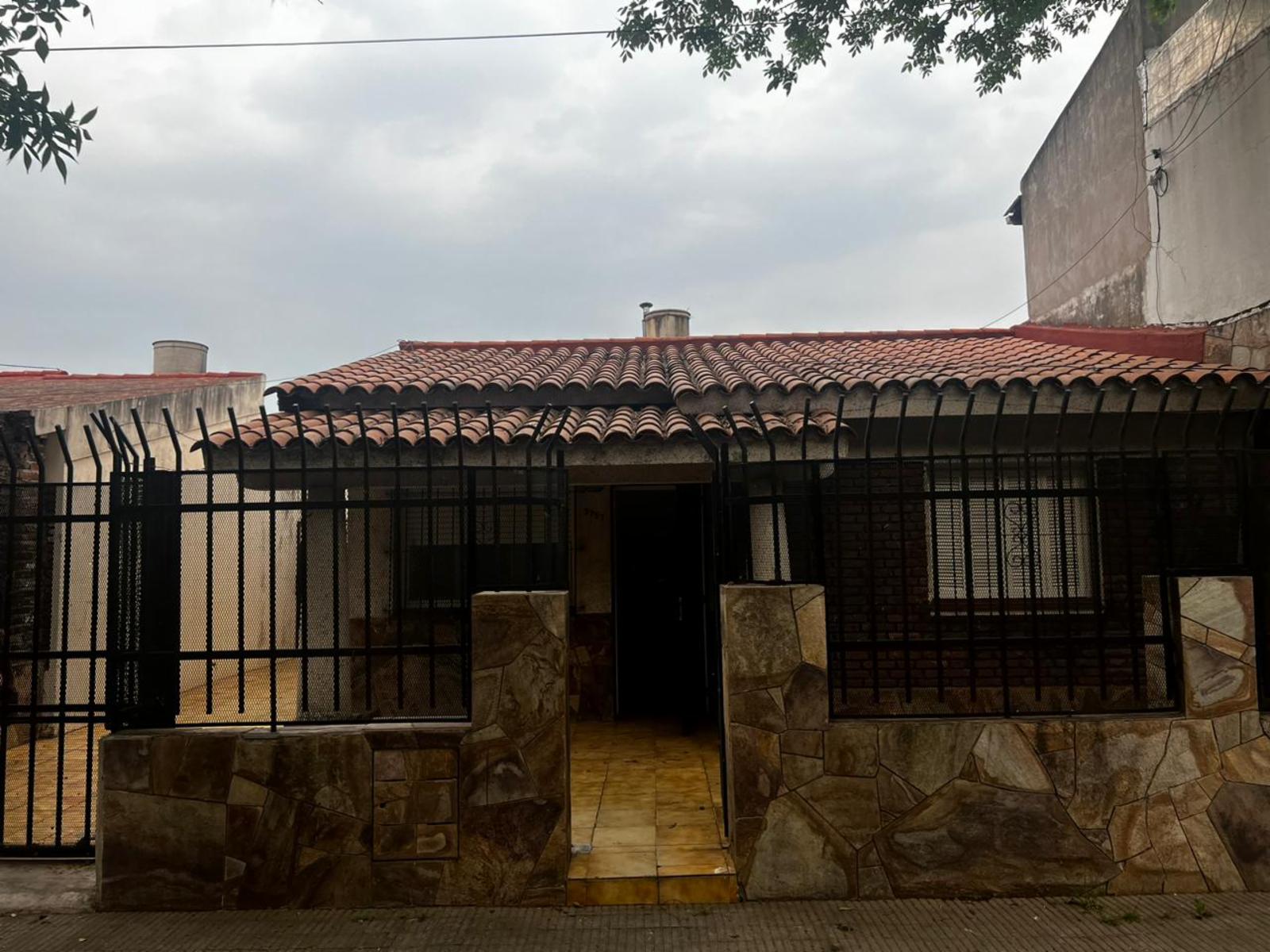 Callao 3767- casa al frente