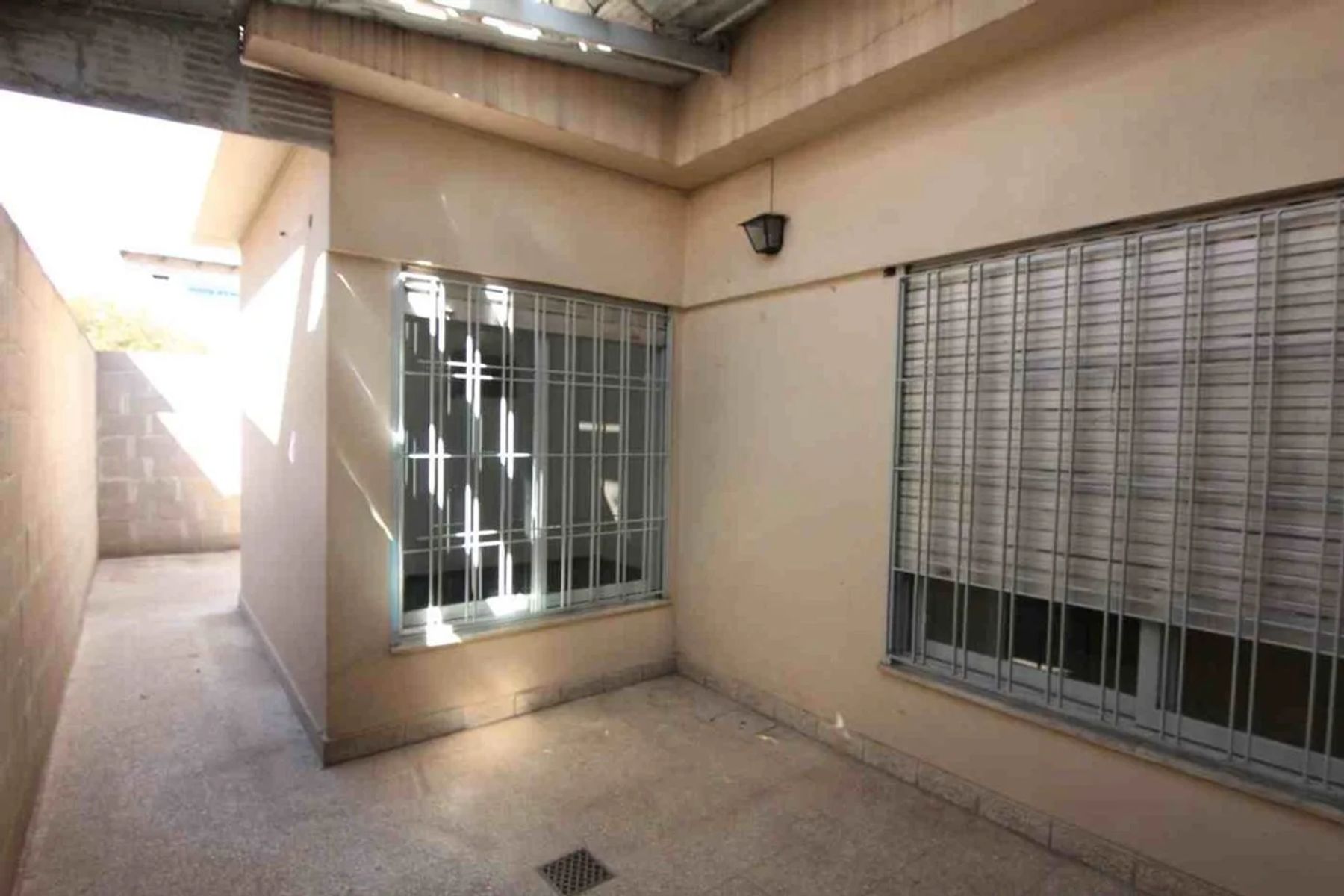 Corrientes 5539- excelente casa al frente en tiro suizo — foto 4