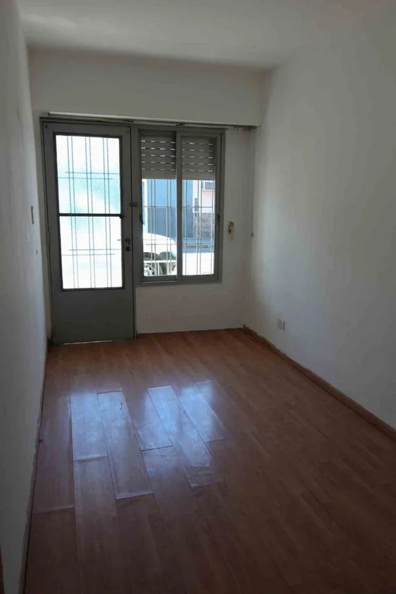 Corrientes 5539- excelente casa al frente en tiro suizo — foto 8