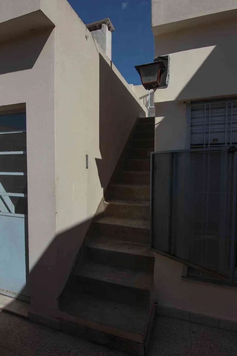 Corrientes 5539- excelente casa al frente en tiro suizo — foto 9
