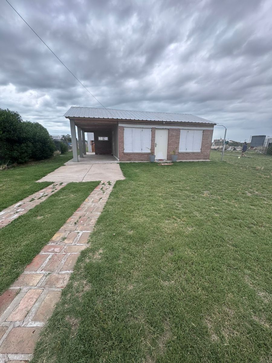 VENDO CASA EN MONTE HERMOSO