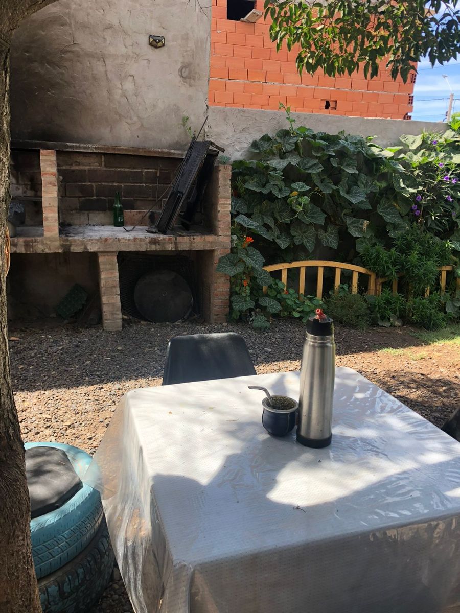 Departamento Interno en Av. Comercial - 1
