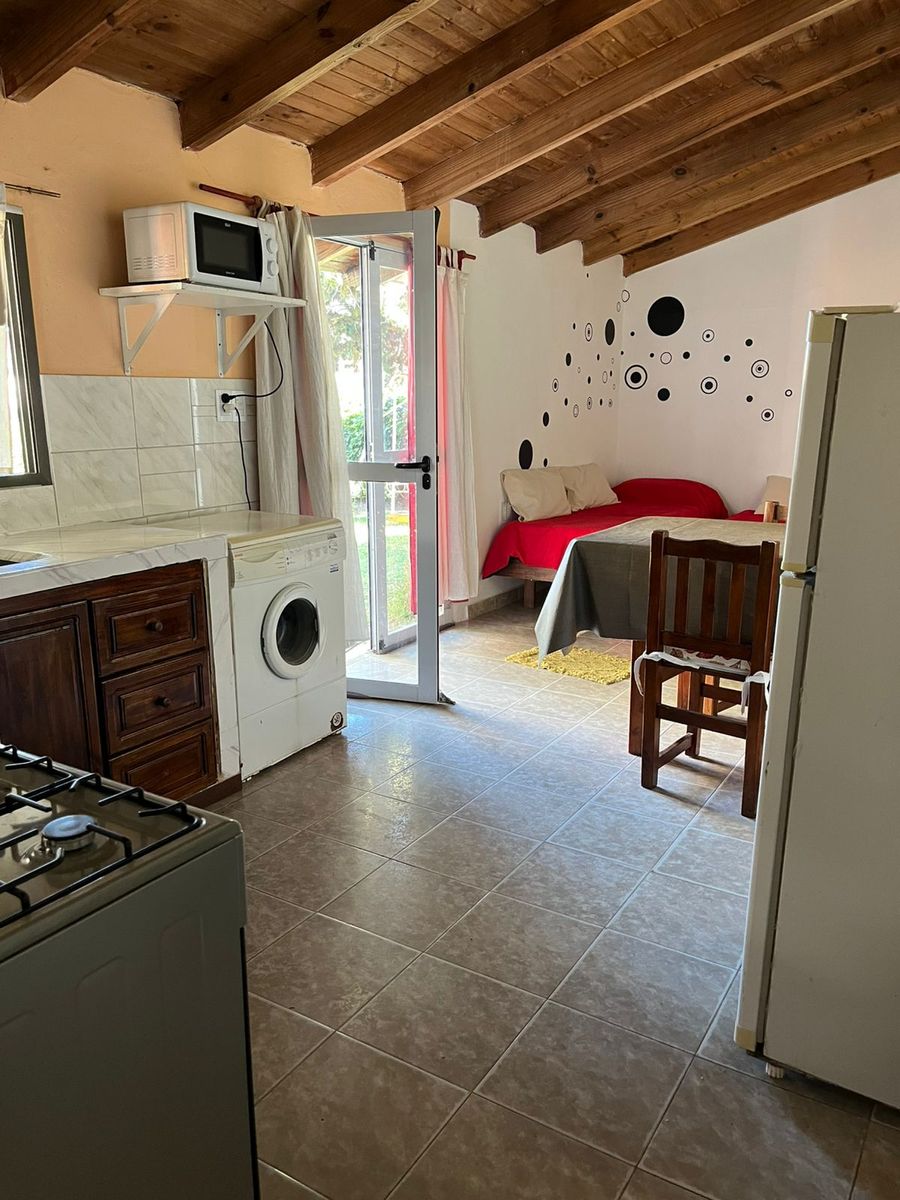 Departamento Interno en Av. Comercial - 2