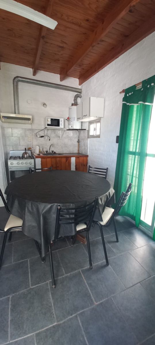 ALQUILER EN MONTE HERMOSO Dúplex A solo 3 cuadras de la playa y 6 cuadras del centro. - 2