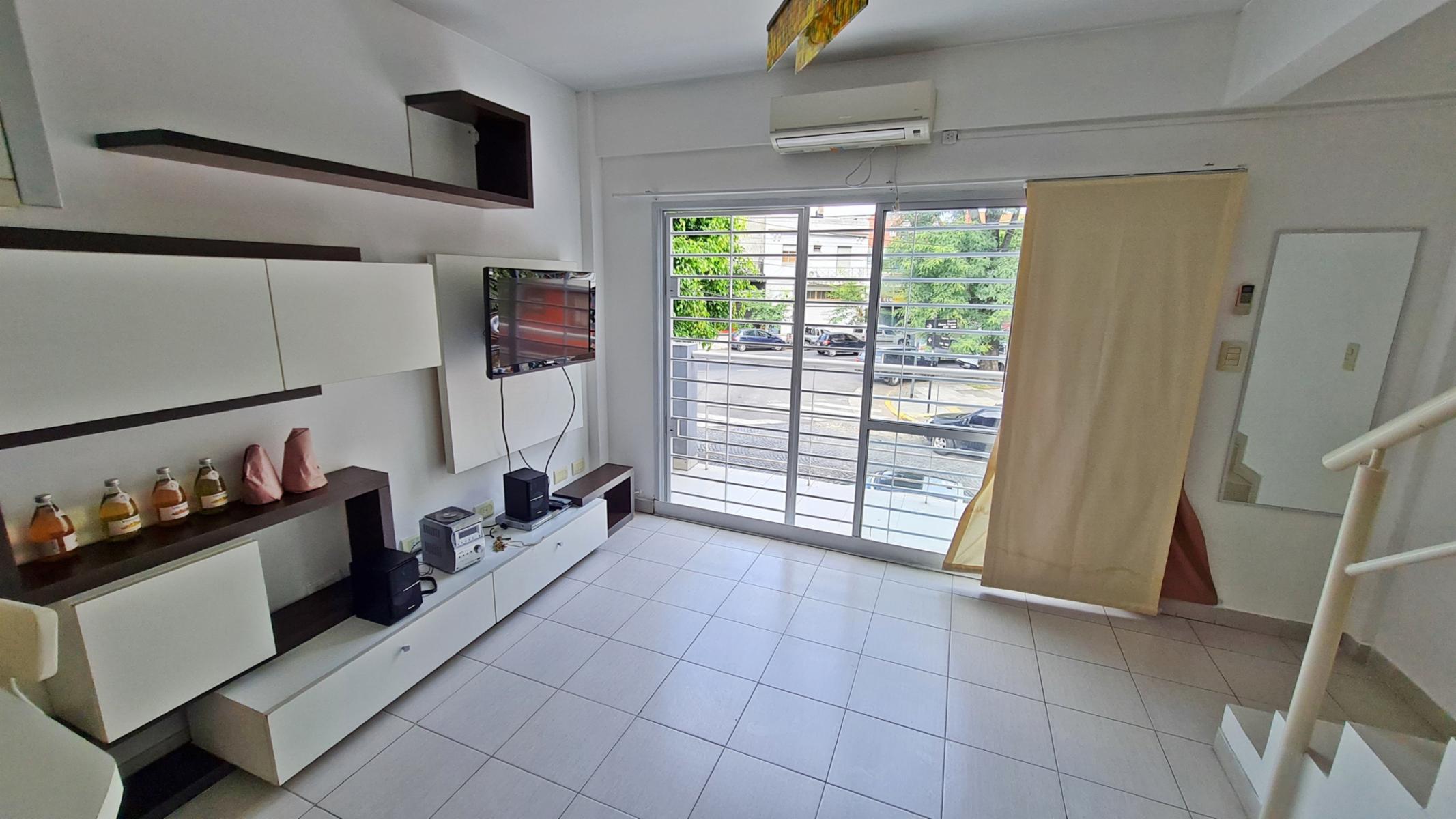 Excelente Dúplex 2 Amb **Apto crédito** con Doble Balcón. Lugones 1700.Villa Urquiza — foto 4