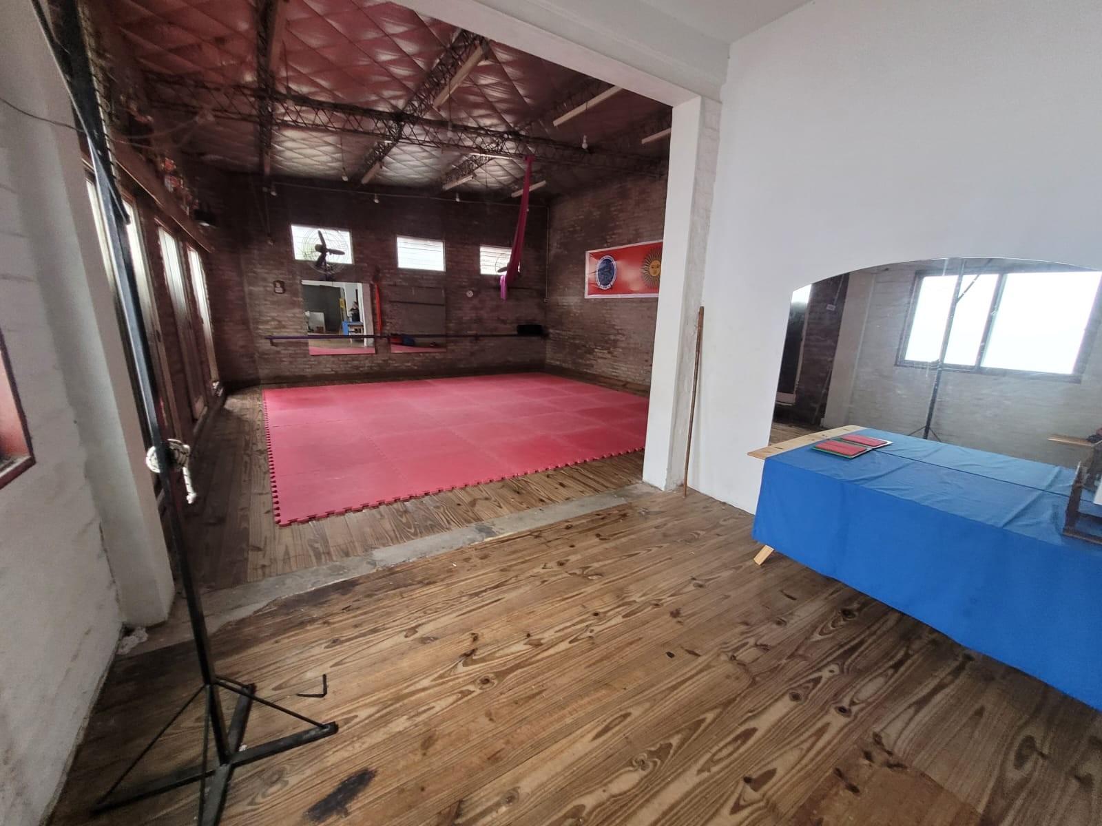 Excelente casa lote propio 10x29.28 con casa y local. Lezica 4100 San Justo — foto 6