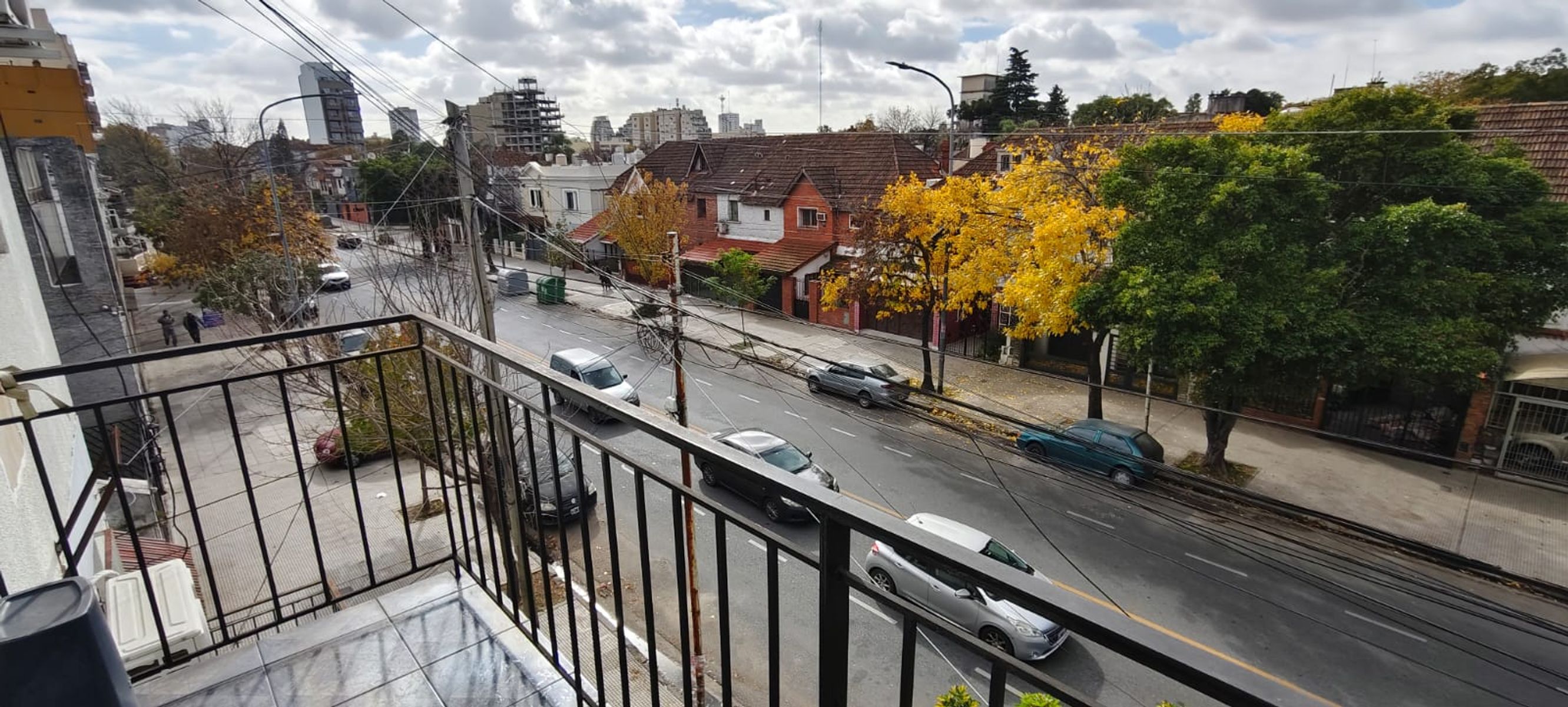 Excelente dpto 3 amb 2ºPso x esc Fte c/balcon 57 mts. Av Olivera 400. Floresta - 17