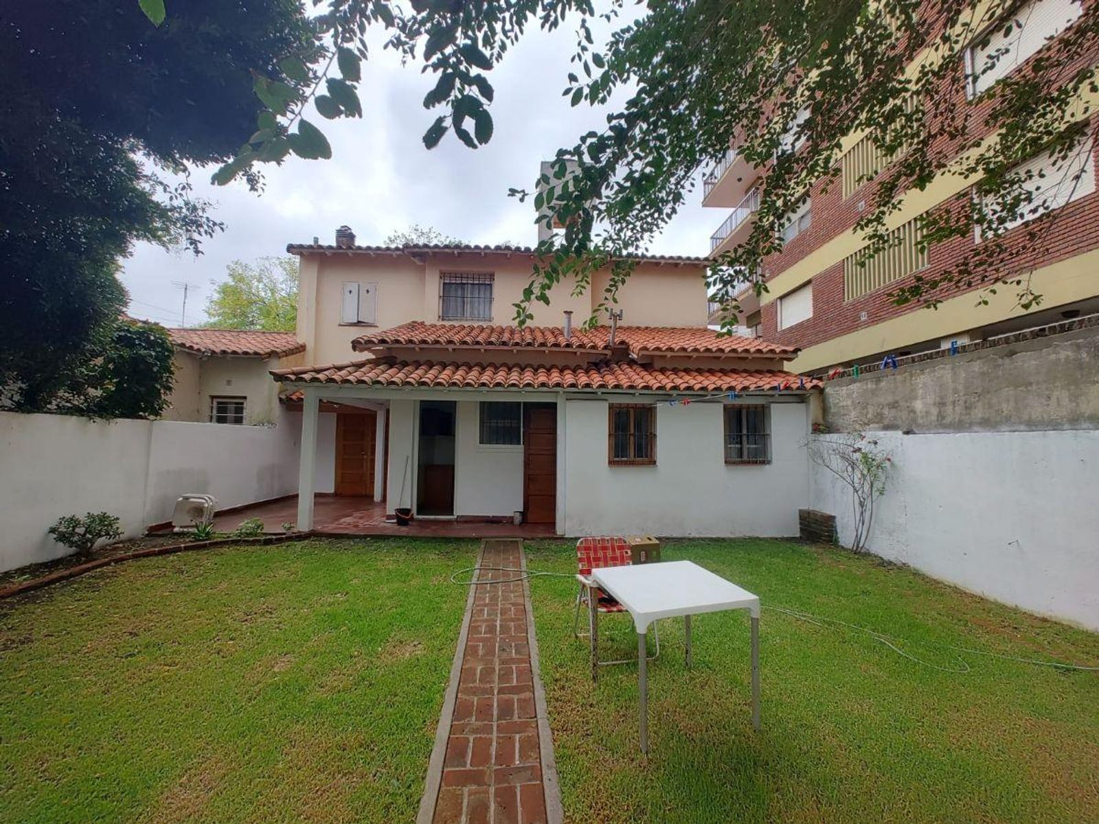 Excelente Chalet De 4 Amb 172 Mts Cub Y 100mts Parque Calle 13 900 Miramar - 17