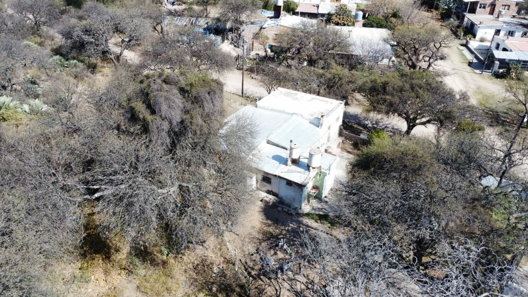 Excelente Lote con 2 casa 730mts cochera Sto Cabral 500 Barrios San Martin Capilla del monte - 21