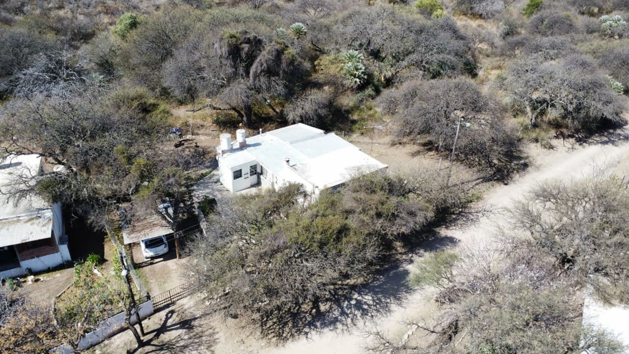 Excelente Lote con 2 casa 730mts cochera Sto Cabral 500 Barrios San Martin Capilla del monte - 22