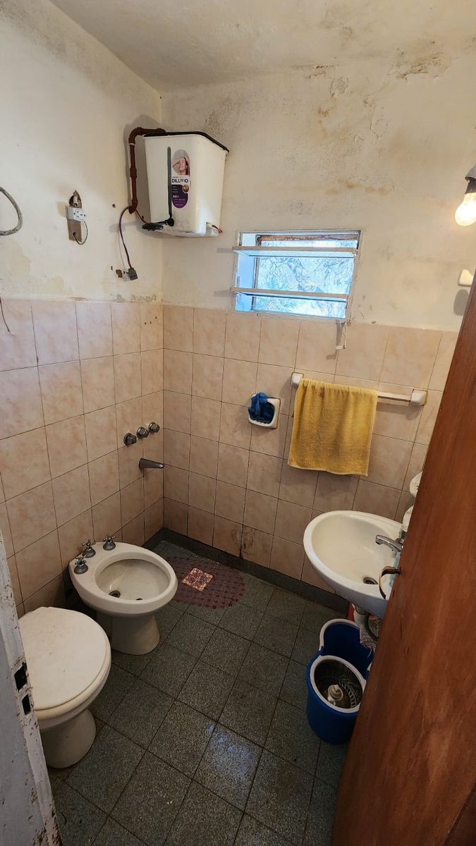Excelente Lote con 2 casa 730mts cochera Sto Cabral 500 Barrios San Martin Capilla del monte - 26