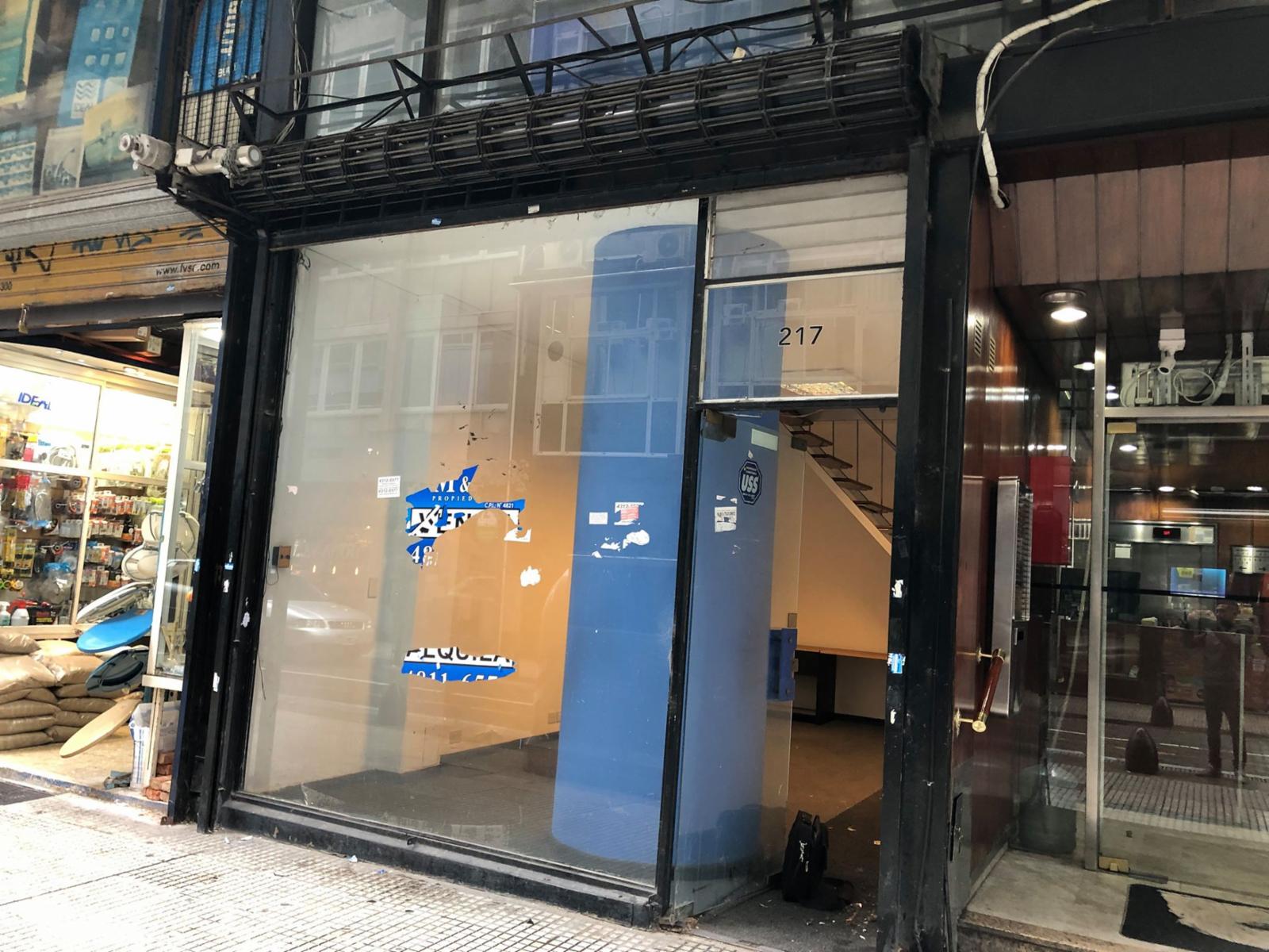 EXCELENTE LOCAL EN ALQUILER EN MICROCENTRO, EN 2 PLANTAS, DOBLE ALTURA. IMPECABLE. - 23