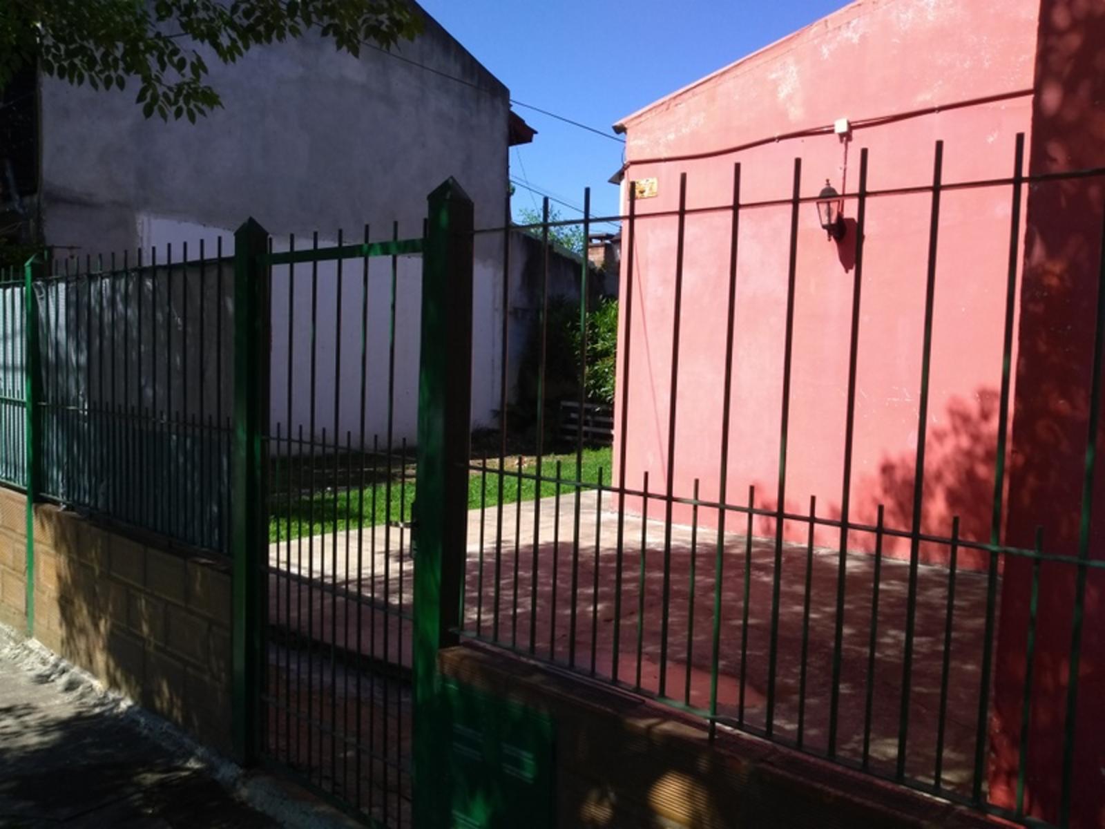 Propiedad Zona Céntrica - Fácil accesos - obre terreno de 500mts2 - 2